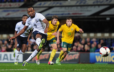 于球到脚 于球到脚