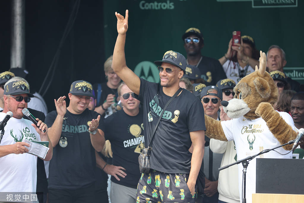 边后卫压上 边后卫压上